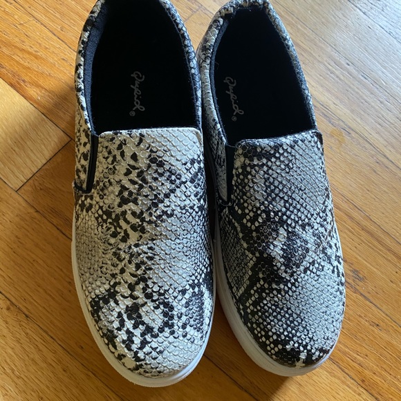 NanaMacs, Qupid slip on snake print sneakers size 7, lightly worn condition - Picture 4 of 10